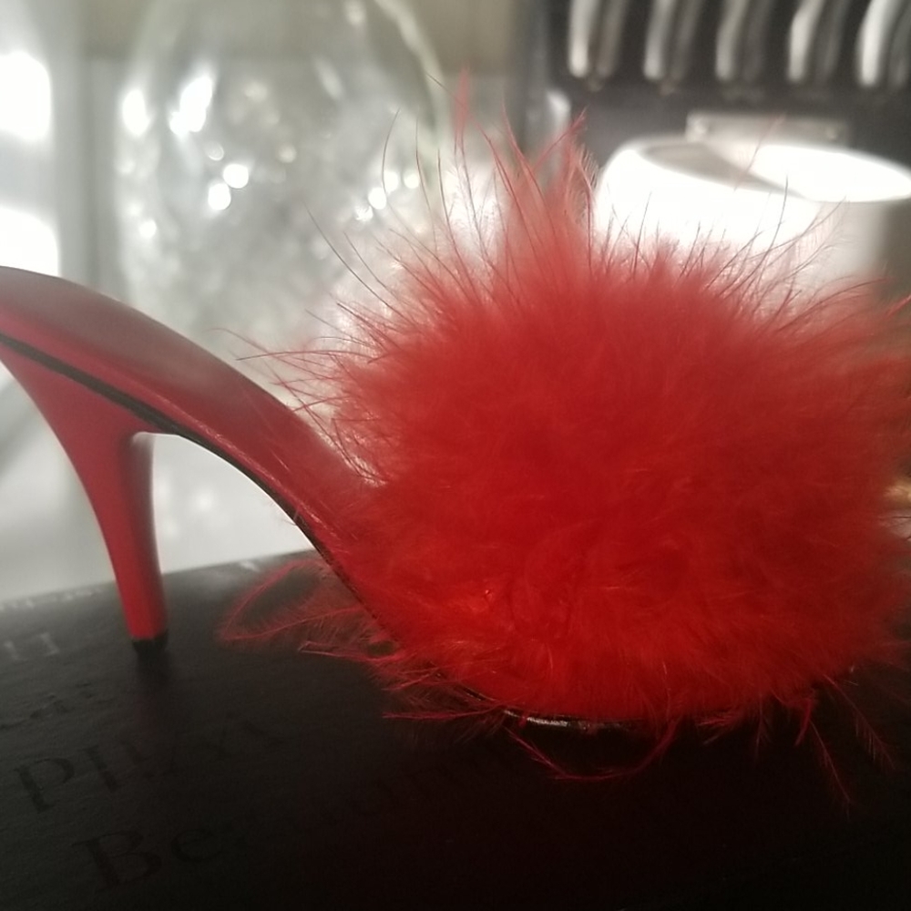 Just The Right Shoe Va-Va Voom Red Artist's Editio